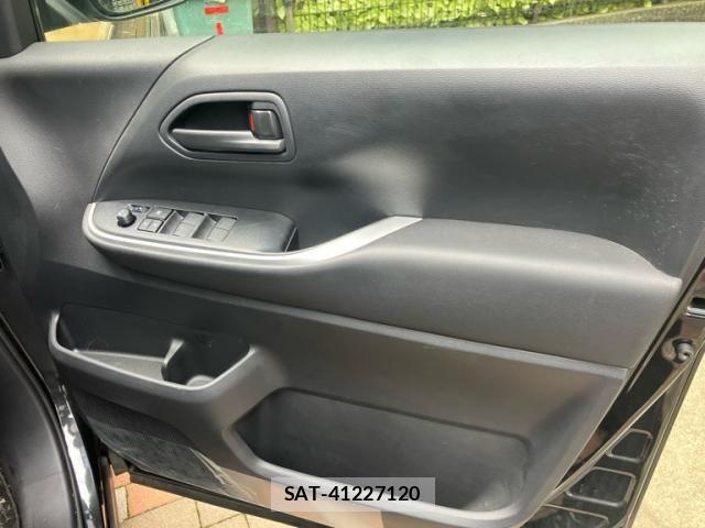 Toyota VOXY HYBRID 2022-10 7730673-14