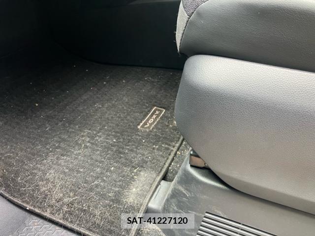 Toyota VOXY HYBRID 2022-10 7730673-22