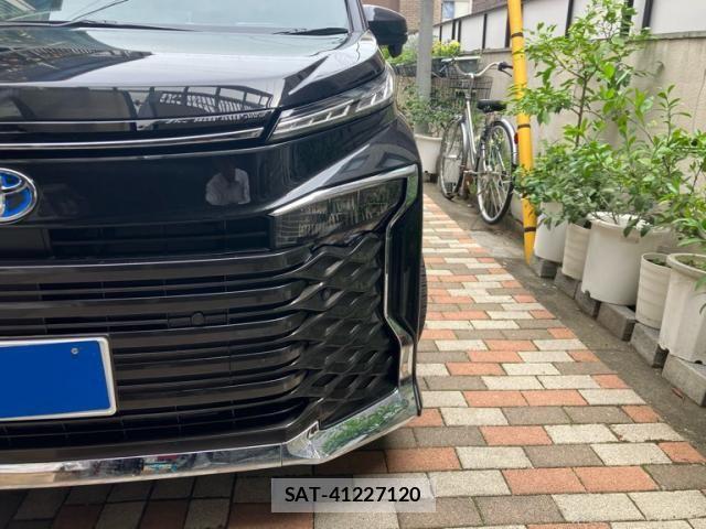 Toyota VOXY HYBRID 2022-10 7730673-5