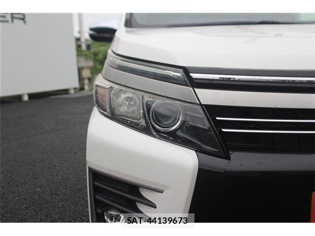 Toyota VOXY HYBRID 2017-03 7730679-10