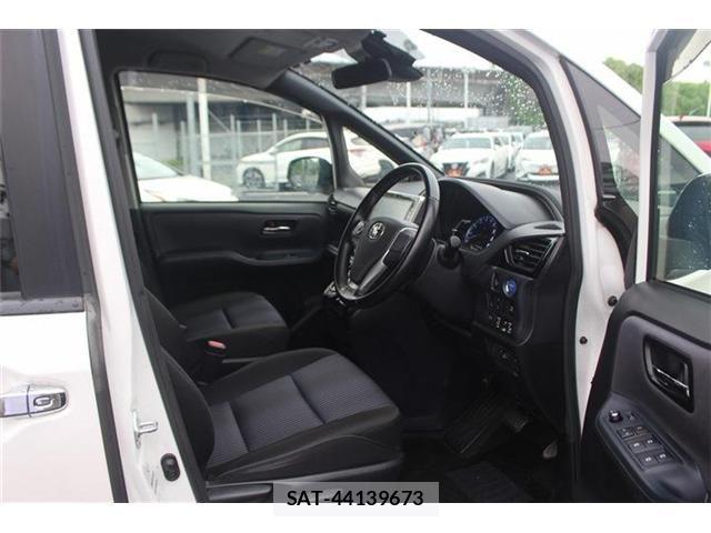 Toyota VOXY HYBRID 2017-03 7730679-14