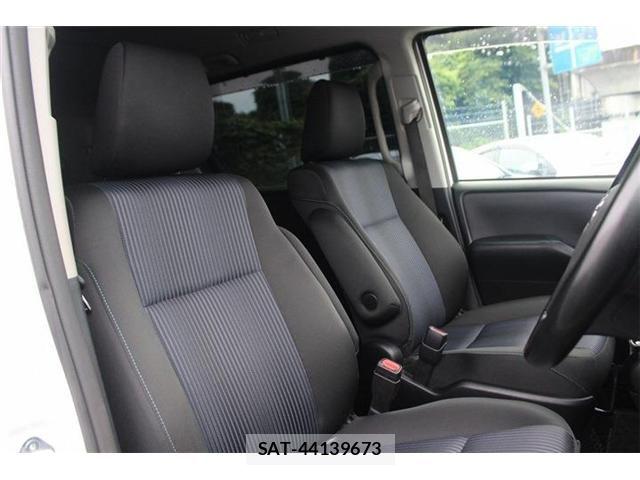Toyota VOXY HYBRID 2017-03 7730679-15