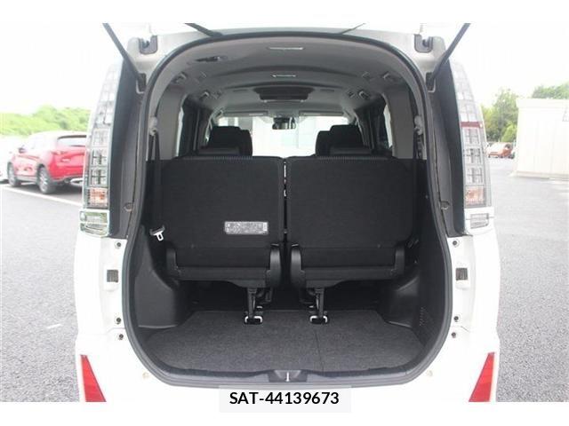 Toyota VOXY HYBRID 2017-03 7730679-16