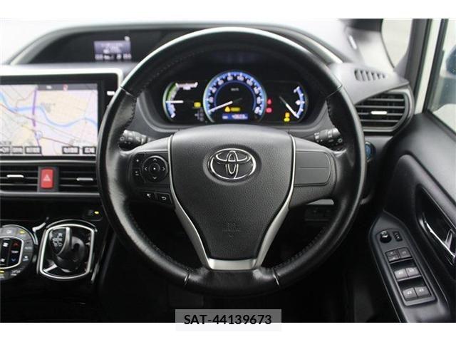 Toyota VOXY HYBRID 2017-03 7730679-18