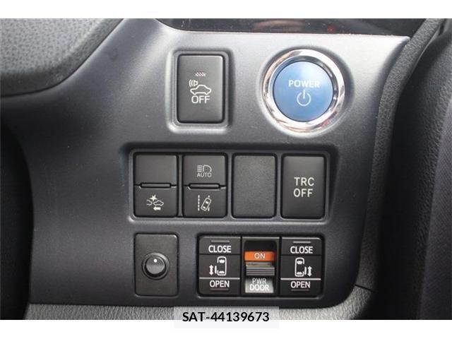 Toyota VOXY HYBRID 2017-03 7730679-3