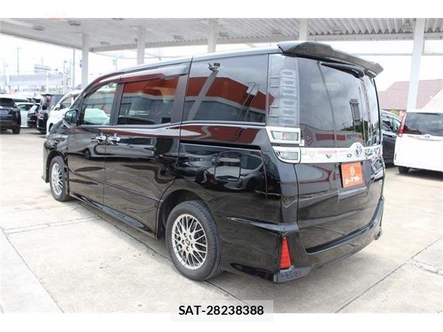 Toyota VOXY HYBRID 2018-01 7730677-10