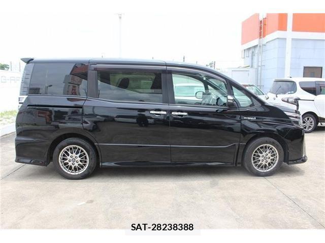 Toyota VOXY HYBRID 2018-01 7730677-13