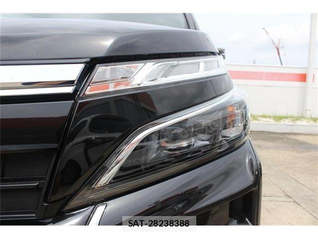 Toyota VOXY HYBRID 2018-01 7730677-15