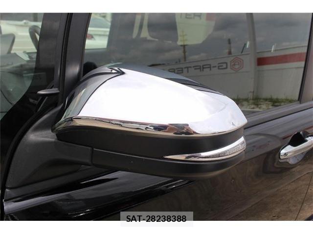 Toyota VOXY HYBRID 2018-01 7730677-19