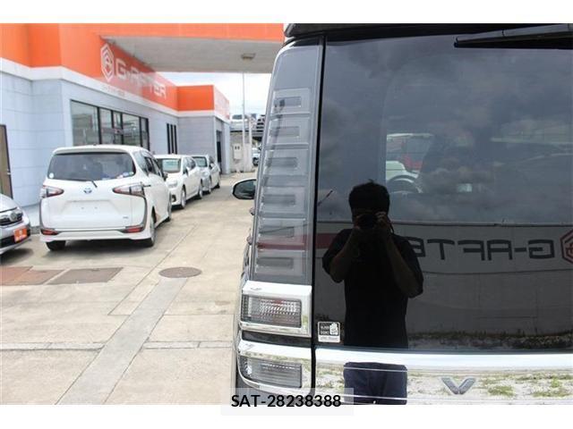 Toyota VOXY HYBRID 2018-01 7730677-20