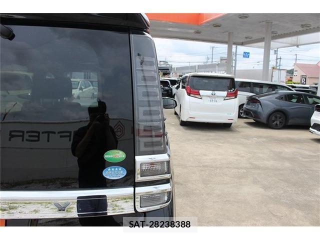 Toyota VOXY HYBRID 2018-01 7730677-21