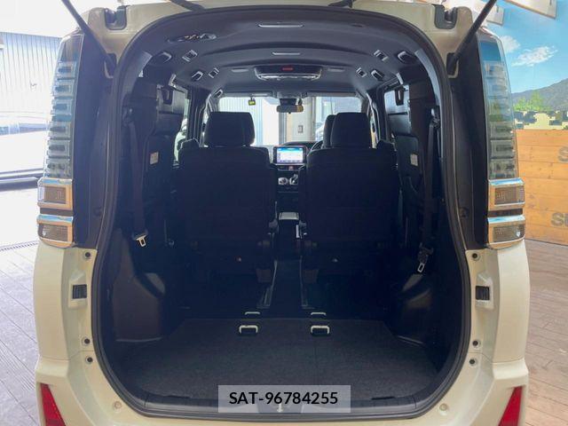Toyota VOXY HYBRID 2018-09 7730678-11