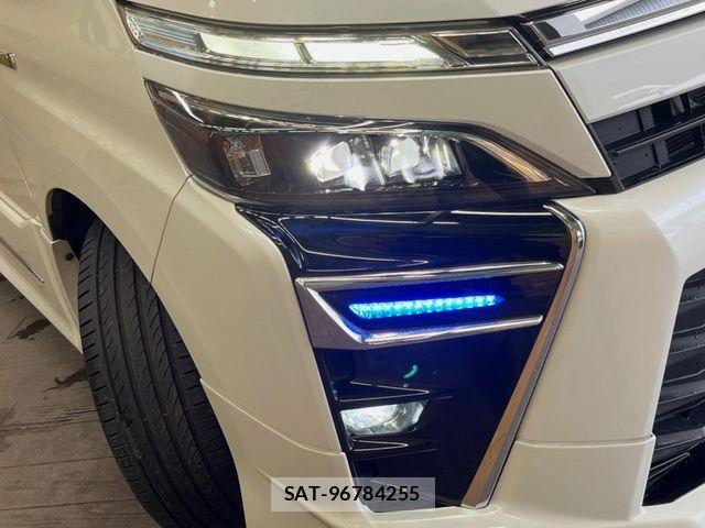 Toyota VOXY HYBRID 2018-09 7730678-12