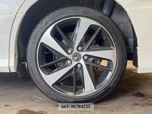Toyota VOXY HYBRID 2018-09 7730678-13