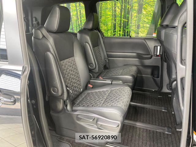 Toyota VOXY HYBRID 2023-08 7730666-7