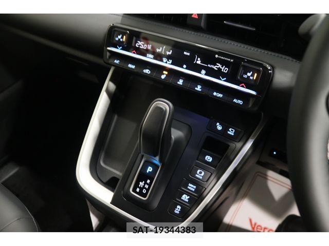 Toyota VOXY HYBRID 2026-03 7730642-8