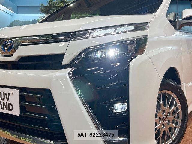 Toyota VOXY HYBRID 2021-06 7730672-12
