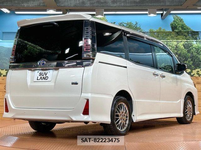 Toyota VOXY HYBRID 2021-06 7730672-17
