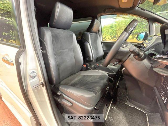Toyota VOXY HYBRID 2021-06 7730672-7
