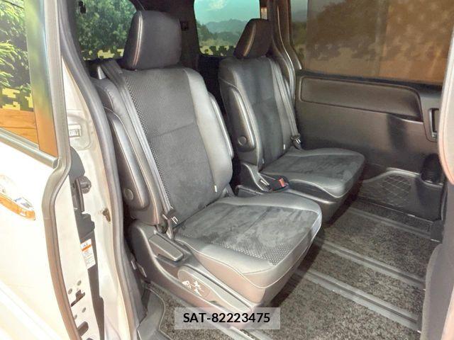 Toyota VOXY HYBRID 2021-06 7730672-8