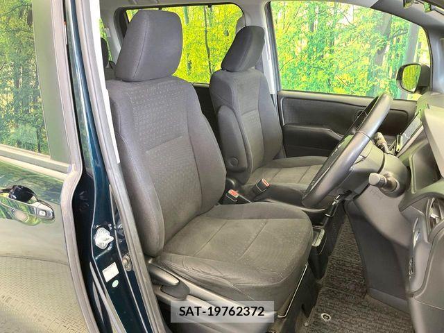 Toyota VOXY HYBRID 2014-03 7730685-7