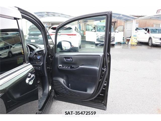 Toyota VOXY HYBRID 2019-06 7730681-25