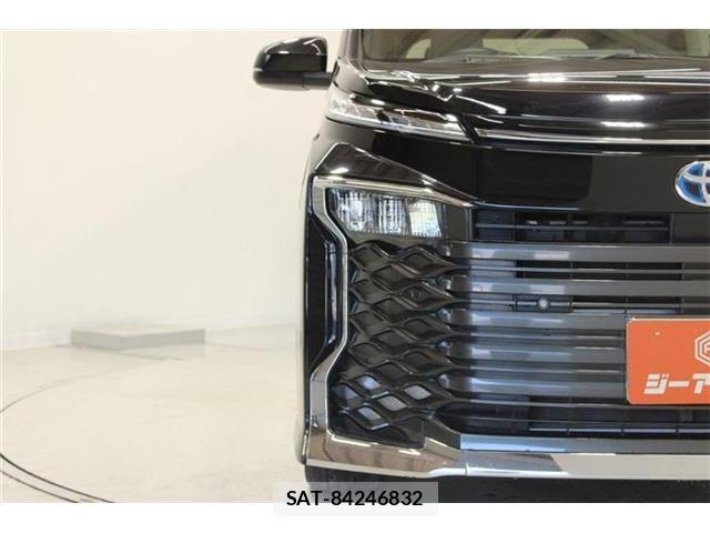 Toyota VOXY HYBRID 2022-11 7730667-15