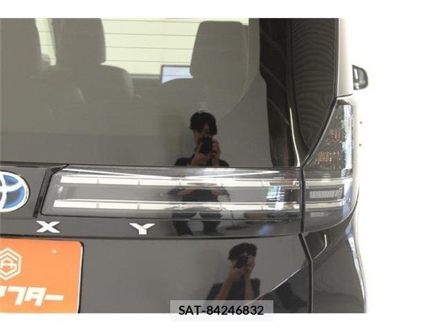 Toyota VOXY HYBRID 2022-11 7730667-17