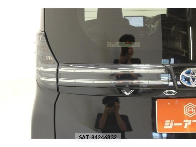 Toyota VOXY HYBRID 2022-11 7730667-18