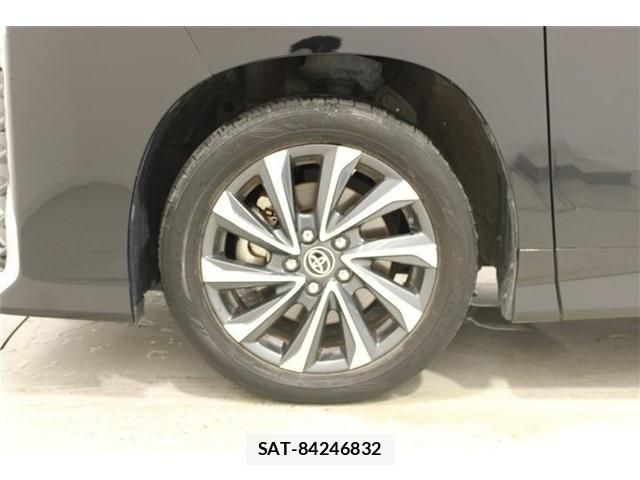 Toyota VOXY HYBRID 2022-11 7730667-24