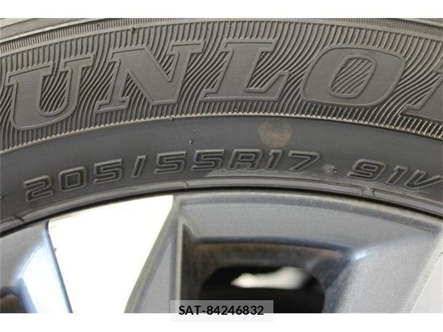 Toyota VOXY HYBRID 2022-11 7730667-26