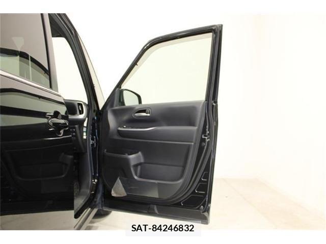 Toyota VOXY HYBRID 2022-11 7730667-28