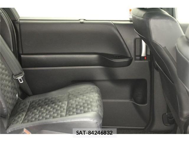 Toyota VOXY HYBRID 2022-11 7730667-29