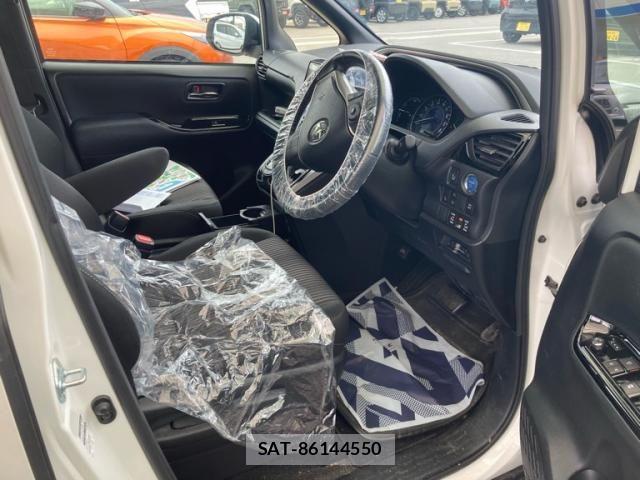 Toyota VOXY HYBRID 2018-07 7730682-9