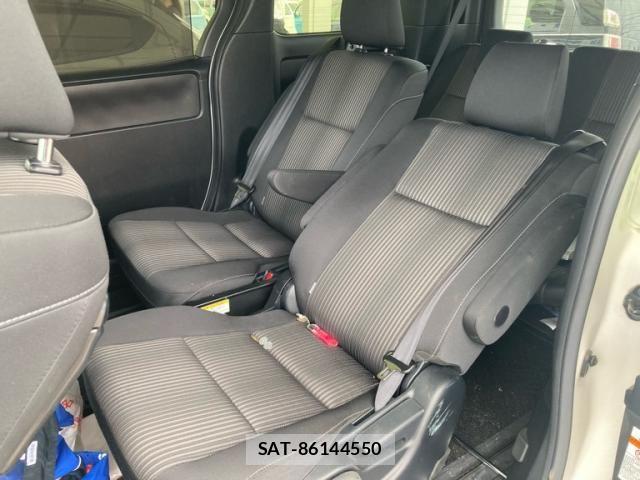 Toyota VOXY HYBRID 2018-07 7730682-10