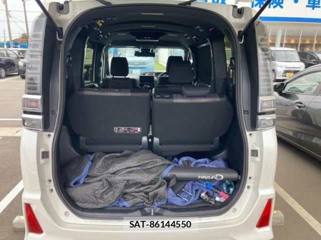 Toyota VOXY HYBRID 2018-07 7730682-11