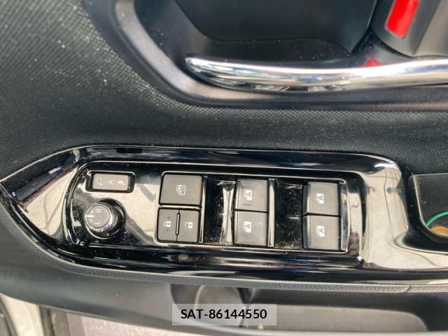 Toyota VOXY HYBRID 2018-07 7730682-12