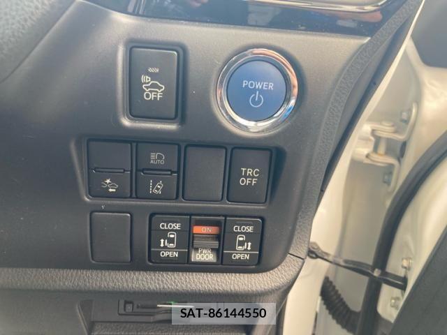 Toyota VOXY HYBRID 2018-07 7730682-13