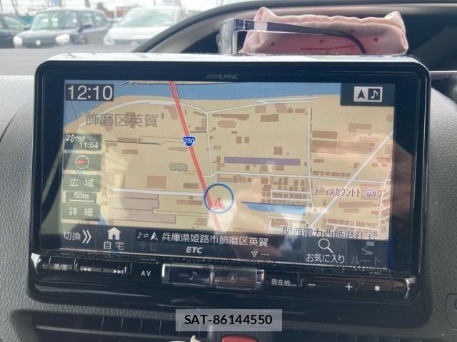 Toyota VOXY HYBRID 2018-07 7730682-17