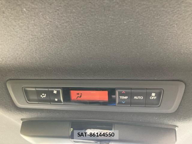 Toyota VOXY HYBRID 2018-07 7730682-24