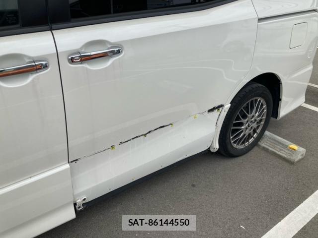 Toyota VOXY HYBRID 2018-07 7730682-28
