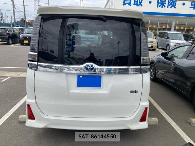 Toyota VOXY HYBRID 2018-07 7730682-3