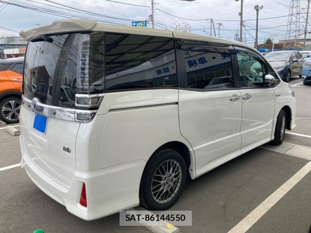 Toyota VOXY HYBRID 2018-07 7730682-5
