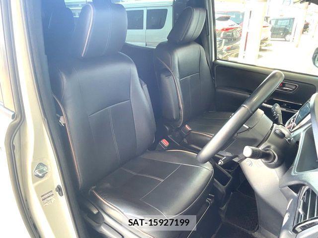 Toyota VOXY HYBRID 2018-10 7730675-9