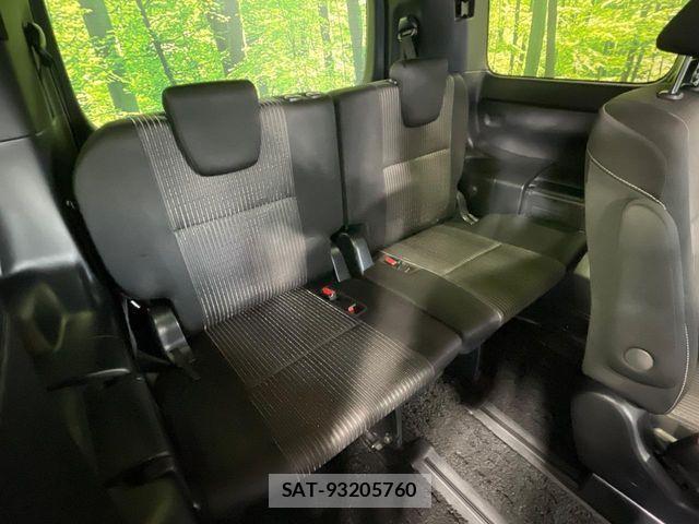 Toyota VOXY HYBRID 2019-06 7730676-9