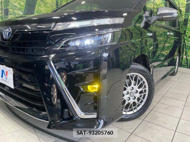 Toyota VOXY HYBRID 2019-06 7730676-12