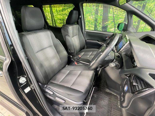 Toyota VOXY HYBRID 2019-06 7730676-7