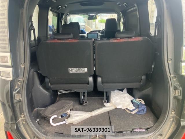 Toyota VOXY HYBRID 2017-10 7730687-13