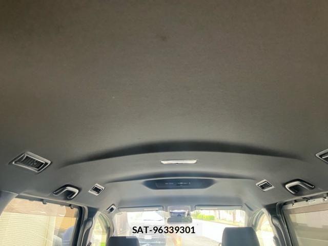 Toyota VOXY HYBRID 2017-10 7730687-22