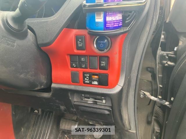 Toyota VOXY HYBRID 2017-10 7730687-24